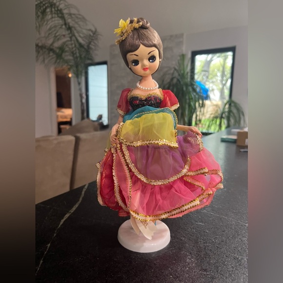 Vintage 1970s Bradley Big Eye Doll – Las Vegas Showgirl Style –Rare Boudoir Doll - Picture 2 of 6